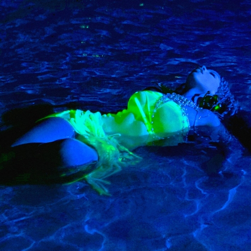 中国艳色舞裸体歌舞演出视频
